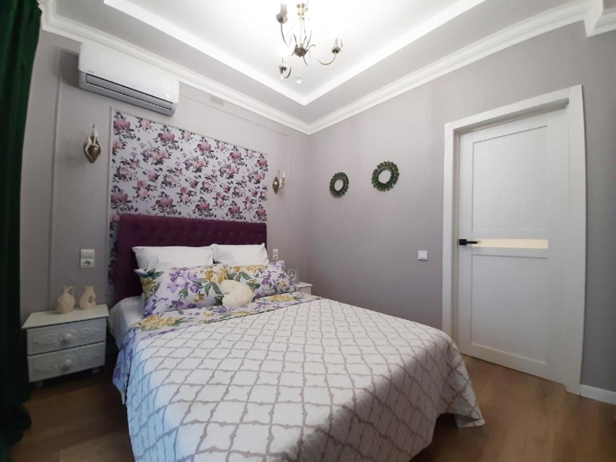 2 Bdr Apartment Near Gorky Park, Center Charkiv Esterno foto