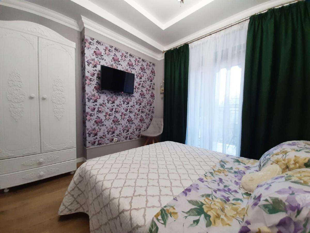 2 Bdr Apartment Near Gorky Park, Center Charkiv Esterno foto